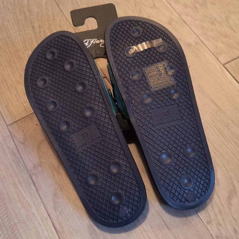 Ed Hardy slides - Picture 4 of 5